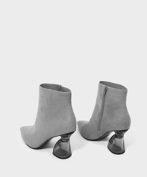 CHARLES & KEITH(チャールズ & キース)の「スカルプチャルルーサイトヒールブーツ / SCULPTURAL LUCITE HEEL BOOTS(ブーツ・レディース・ブラック/グレー/アイボリー・22.5cm/23cm/23.5cm/24.5cm/25cm/25.5cm)」の8枚目の写真