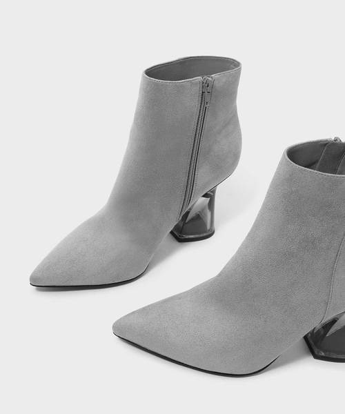 CHARLES & KEITH(チャールズ & キース)の「スカルプチャルルーサイトヒールブーツ / SCULPTURAL LUCITE HEEL BOOTS(ブーツ・レディース・ブラック/グレー/アイボリー・22.5cm/23cm/23.5cm/24.5cm/25cm/25.5cm)」の9枚目の写真