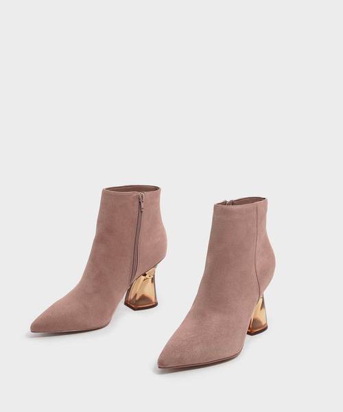 CHARLES & KEITH(チャールズ & キース)の「スカルプチャルルーサイトヒールブーツ / SCULPTURAL LUCITE HEEL BOOTS(ブーツ・レディース・ブラック/グレー/アイボリー・22.5cm/23cm/23.5cm/24.5cm/25cm/25.5cm)」の12枚目の写真