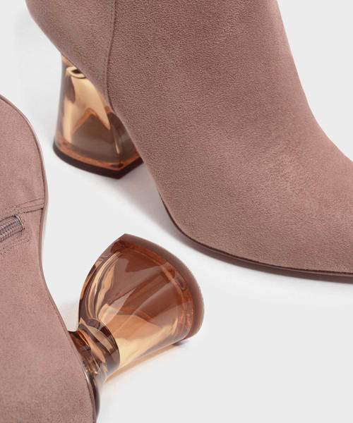CHARLES & KEITH(チャールズ & キース)の「スカルプチャルルーサイトヒールブーツ / SCULPTURAL LUCITE HEEL BOOTS(ブーツ・レディース・ブラック/グレー/アイボリー・22.5cm/23cm/23.5cm/24.5cm/25cm/25.5cm)」の14枚目の写真