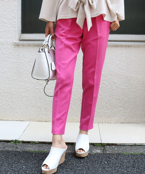 andme（アンドミー）の「きれいめツイル美脚タックテーパードパンツ（スラックス・レディース・チャコールグレー/ブラック/ネイビー/オフホワイト/マスタード/ベージュ系その他/グリーン系その他/バイオレット/ピンク系その他/オレンジ系その他/ダークカーキ/フューシャピンク/モカ/ラベンダー/ベージュ系その他2/ライトカーキ/テラコッタ/ブルー/ベージュ系その他3/ピンク/ブルー系その他/グレイッシュベージュ・M/S/L/XL/XXL）」の21枚目の写真