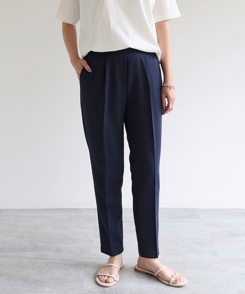 きれいめツイル美脚タックテーパードパンツ（スラックス）｜andme