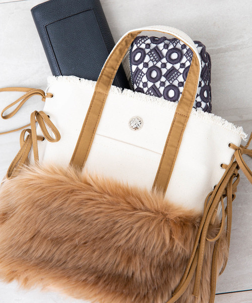 STUDIOUS(ステュディオス)の「【luminarico】エコファー&キルトスタッズ2wayトート(ショルダーバッグ・レディース・ブラック/ベージュ・FREE)」の4枚目の写真