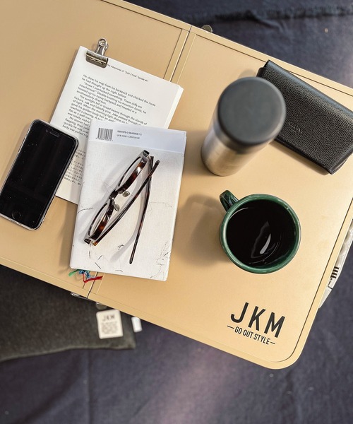 JKM（ジェイケイエム）の「JKM / コンパクト折りたたみテーブル（アウトドアグッズ・レディース・サンドベージュ・ONE SIZE）」の9枚目の写真