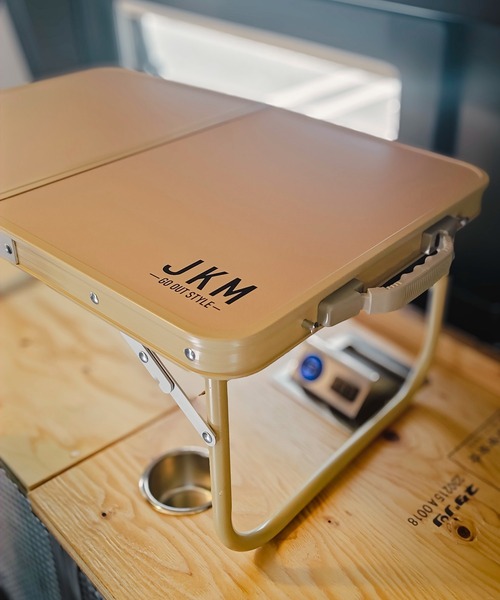 JKM（ジェイケイエム）の「JKM / コンパクト折りたたみテーブル（アウトドアグッズ・レディース・サンドベージュ・ONE SIZE）」の4枚目の写真
