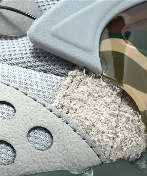 PUMA（プーマ）の「フューチャーディスクLITE ラギット　（UNISEX)  - prgressive youth - DISC（スニーカー・メンズ・グレー/ブラック×グレー・28cm/26.5cm/25cm/23cm/24.5cm/27.5cm/27cm/22.5cm/28.5cm/31cm/24cm/26cm/25.5cm/23.5cm/30cm/29cm）」の6枚目の写真