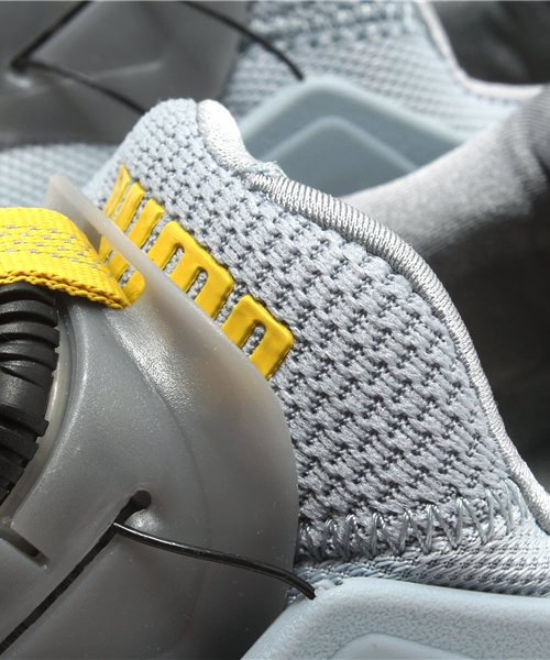 PUMA（プーマ）の「フューチャーディスクLITE ラギット　（UNISEX)  - prgressive youth - DISC（スニーカー・メンズ・グレー/ブラック×グレー・28cm/26.5cm/25cm/23cm/24.5cm/27.5cm/27cm/22.5cm/28.5cm/31cm/24cm/26cm/25.5cm/23.5cm/30cm/29cm）」の9枚目の写真