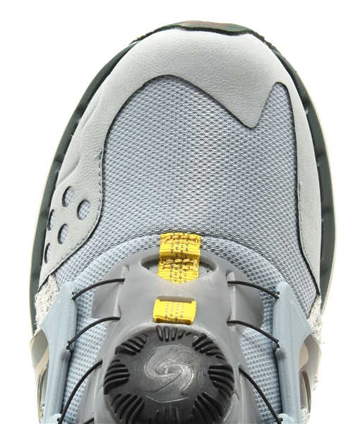 PUMA（プーマ）の「フューチャーディスクLITE ラギット　（UNISEX)  - prgressive youth - DISC（スニーカー・メンズ・グレー/ブラック×グレー・28cm/26.5cm/25cm/23cm/24.5cm/27.5cm/27cm/22.5cm/28.5cm/31cm/24cm/26cm/25.5cm/23.5cm/30cm/29cm）」の3枚目の写真