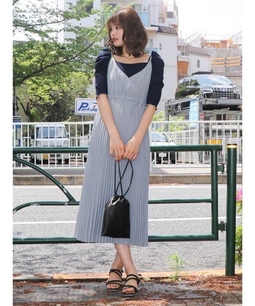 日本初の dazzlin（ダズリン）の「プリーツラインディティールワンピース ワンピース