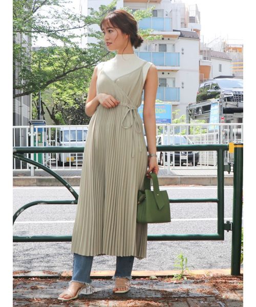 dazzlin（ダズリン）の「プリーツラインディティールワンピース【キャミワンピース】（ワンピース・レディース・ベージュ/カーキ/その他1/ブルー・SMALL/MEDIUM）」の14枚目の写真