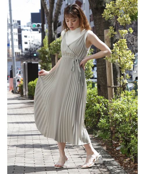 dazzlin（ダズリン）の「プリーツラインディティールワンピース