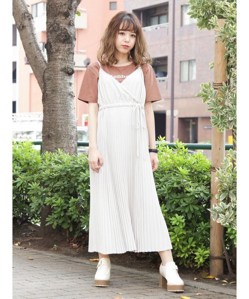 dazzlin（ダズリン）の「プリーツラインディティールワンピース【キャミワンピース】（ワンピース・レディース・ベージュ/カーキ/その他1/ブルー・SMALL/MEDIUM）」の13枚目の写真