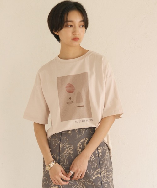 CLEIO（クレイオ）の「【CLEIO】ニュアンスプリントTシャツ（Tシャツ/カットソー・レディース・アイボリー/カーキ・FREE）」の2枚目の写真