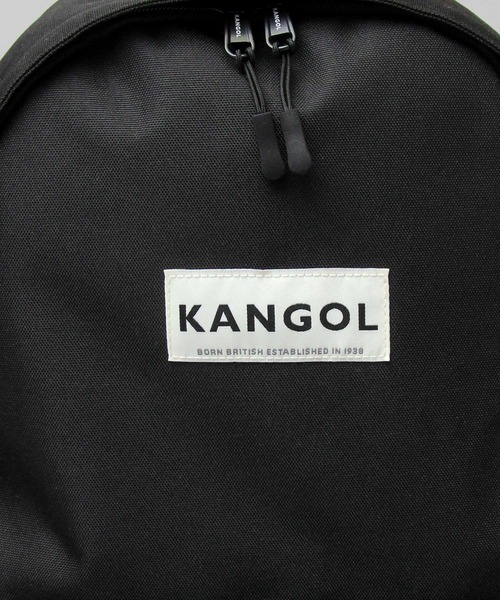 KANGOL（カンゴール）の「カラビナ付き スタンダード デイパック（バックパック/リュック・メンズ・ブラック・FREE）」の7枚目の写真