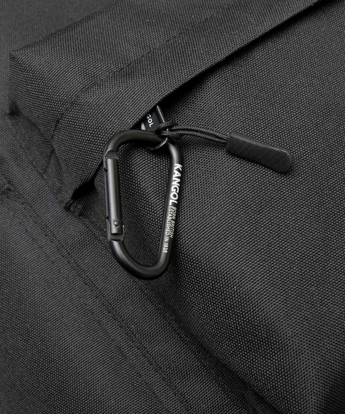 KANGOL（カンゴール）の「カラビナ付き スタンダード デイパック（バックパック/リュック・メンズ・ブラック・FREE）」の13枚目の写真