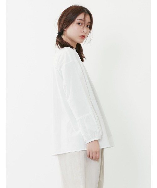 POU DOU DOU(プードゥドゥ)の「ロールネックブラウス(シャツ/ブラウス・レディース・オフホワイト/イエロー/ブルー・3)」の18枚目の写真