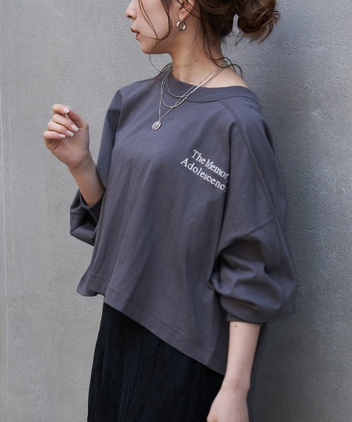 Chico（チコ）の「胸刺繍ショート丈ロンT（Tシャツ/カットソー