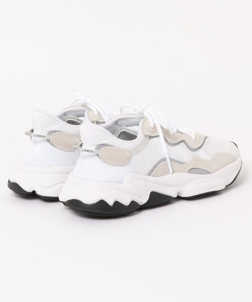 adidas（アディダス）の「ADIDAS OZWEEGO（スニーカー・レディース・ホワイト・23.5cm/24cm/23cm/22.5cm/24.5cm）」の2枚目の写真