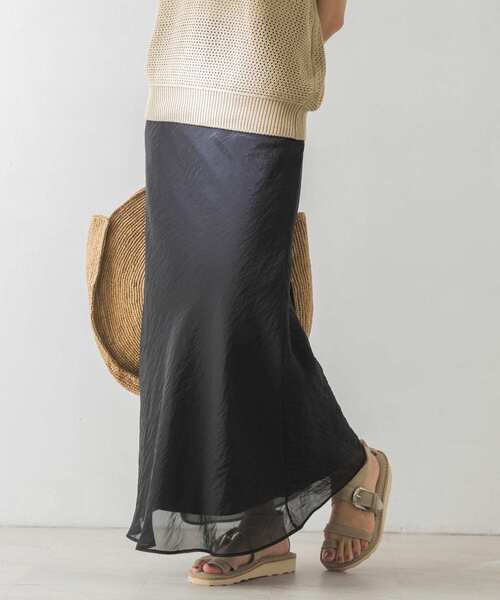 URBAN RESEARCH(アーバンリサーチ)の「シアーバイアススカート(スカート・レディース・ブラック/キャメル・36/38)」の2枚目の写真
