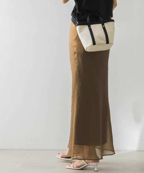 URBAN RESEARCH(アーバンリサーチ)の「シアーバイアススカート(スカート・レディース・ブラック/キャメル・36/38)」の9枚目の写真