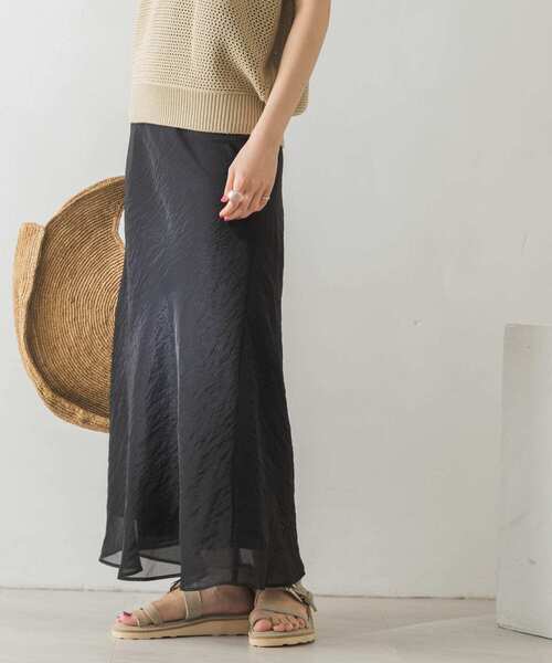 URBAN RESEARCH(アーバンリサーチ)の「シアーバイアススカート(スカート・レディース・ブラック/キャメル・36/38)」の7枚目の写真