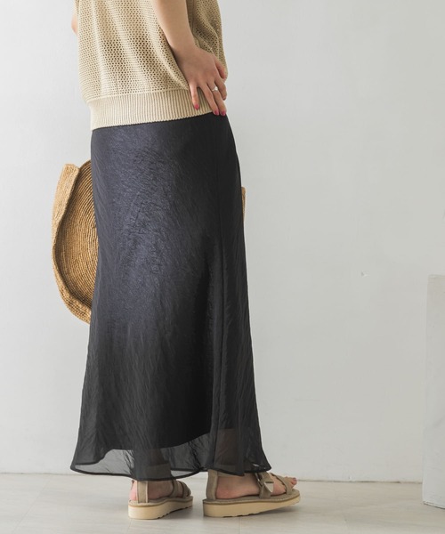 URBAN RESEARCH(アーバンリサーチ)の「シアーバイアススカート(スカート・レディース・ブラック/キャメル・36/38)」の5枚目の写真