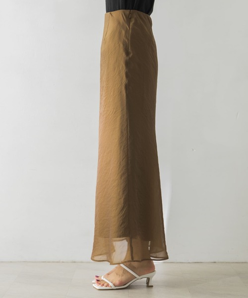 URBAN RESEARCH(アーバンリサーチ)の「シアーバイアススカート(スカート・レディース・ブラック/キャメル・36/38)」の4枚目の写真