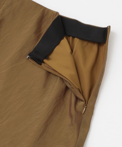 URBAN RESEARCH(アーバンリサーチ)の「シアーバイアススカート(スカート・レディース・ブラック/キャメル・36/38)」の6枚目の写真