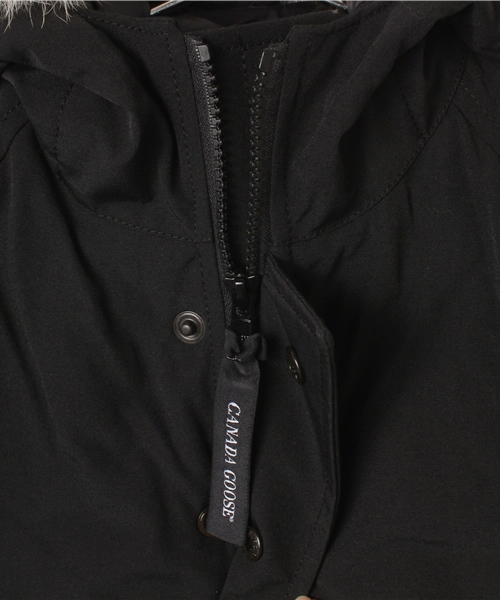 SHIPS（シップス）の「CANADA GOOSE(カナダグース):RUNDLE BOMBER（ダウンジャケット/コート・キッズ・ブラック/レッド/ネイビー・LARGE/X-LARGE/SMALL/X-SMALL/MEDIUM）」の17枚目の写真