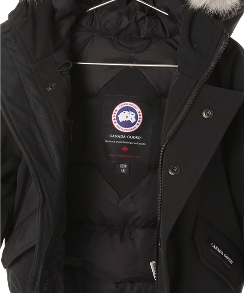 SHIPS（シップス）の「CANADA GOOSE(カナダグース):RUNDLE BOMBER（ダウンジャケット/コート・キッズ・ブラック/レッド/ネイビー・LARGE/X-LARGE/SMALL/X-SMALL/MEDIUM）」の14枚目の写真