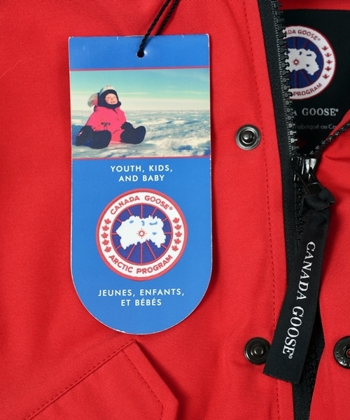 SHIPS（シップス）の「CANADA GOOSE(カナダグース):RUNDLE BOMBER（ダウンジャケット/コート・キッズ・ブラック/レッド/ネイビー・LARGE/X-LARGE/SMALL/X-SMALL/MEDIUM）」の7枚目の写真