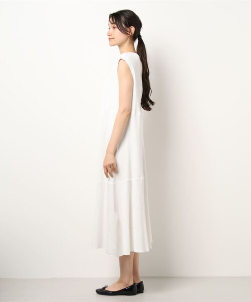 TEVALT(ヴァレット)の「ワッフルティアードワンピース(ワンピース・レディース・ブラウン/オフホワイト/グリーン・38)」の4枚目の写真