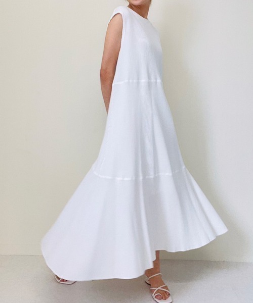 TEVALT(ヴァレット)の「ワッフルティアードワンピース(ワンピース・レディース・ブラウン/オフホワイト/グリーン・38)」の7枚目の写真