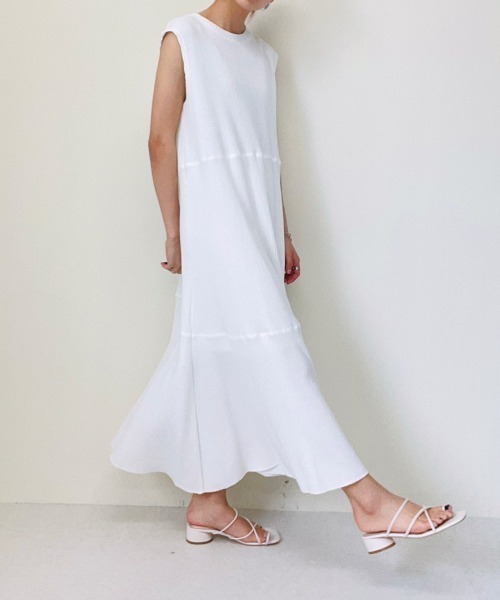 TEVALT(ヴァレット)の「ワッフルティアードワンピース(ワンピース・レディース・ブラウン/オフホワイト/グリーン・38)」の9枚目の写真