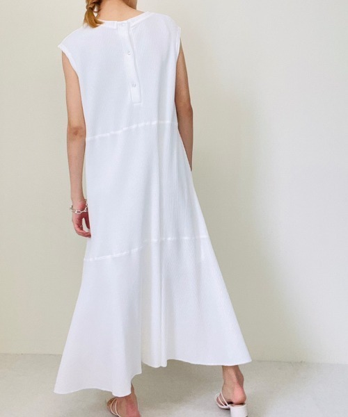 TEVALT(ヴァレット)の「ワッフルティアードワンピース(ワンピース・レディース・ブラウン/オフホワイト/グリーン・38)」の5枚目の写真