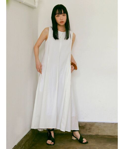 Ungrid（アングリッド）の「タックデザインフレアワンピース（ワンピース・レディース・オフホワイト/ブラック/マスタード・FREE）」の9枚目の写真