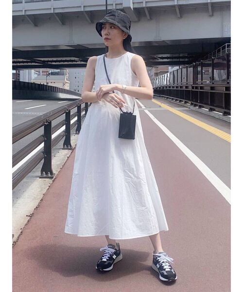 Ungrid（アングリッド）の「タックデザインフレアワンピース（ワンピース・レディース・オフホワイト/ブラック/マスタード・FREE）」の6枚目の写真