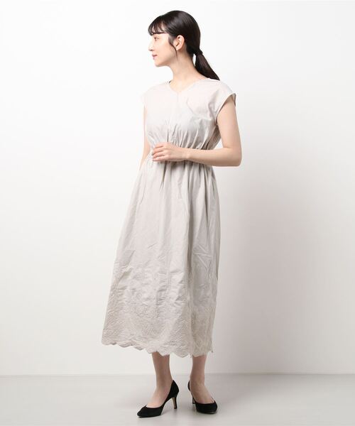 セール Chichi テチチ のファッション Te スカラップ刺繍ワンピース ワンピース Te