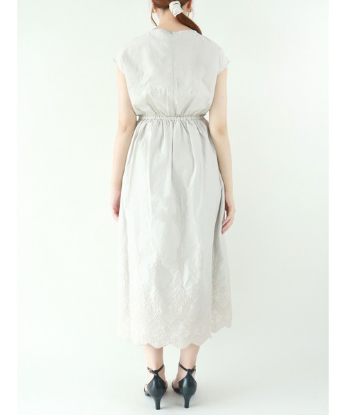 Te chichi（テチチ）の「スカラップ刺繍ワンピース（ワンピース・レディース・ベージュ/ブルー/ネイビー・ﾌﾘ-）」の17枚目の写真