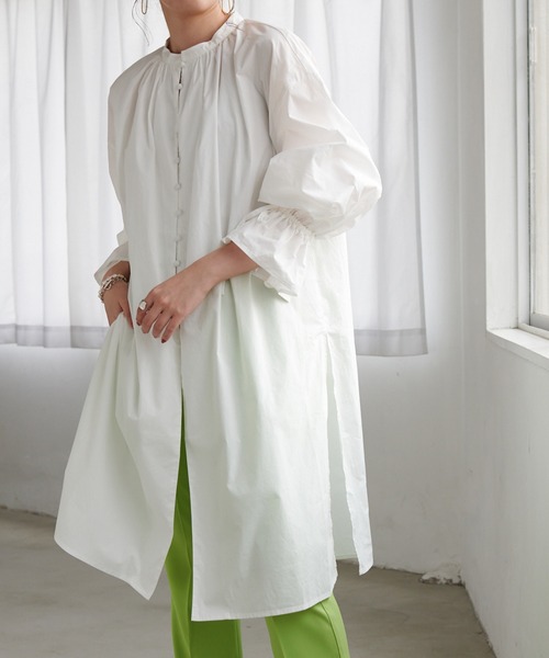 DISCOAT（ディスコート）の「ブロード多釦使いチュニックシャツ（シャツ/ブラウス・レディース・ブラック/オフホワイト/サックスブルー/ブロンズ・FREE）」の2枚目の写真