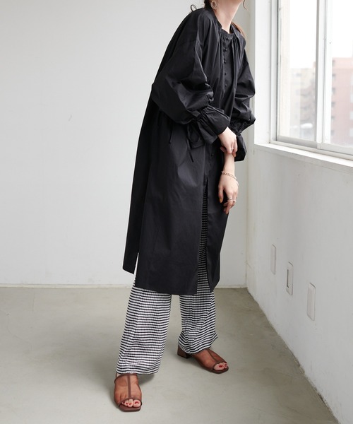 DISCOAT（ディスコート）の「ブロード多釦使いチュニックシャツ（シャツ/ブラウス・レディース・ブラック/オフホワイト/サックスブルー/ブロンズ・FREE）」の20枚目の写真