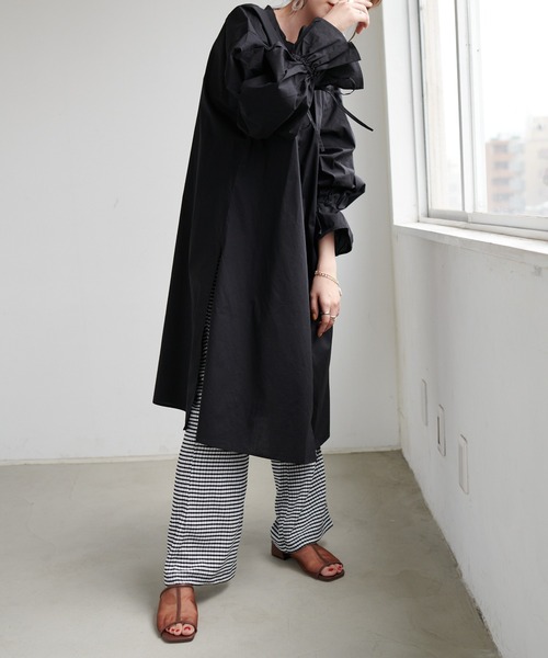 DISCOAT（ディスコート）の「ブロード多釦使いチュニックシャツ（シャツ/ブラウス・レディース・ブラック/オフホワイト/サックスブルー/ブロンズ・FREE）」の21枚目の写真