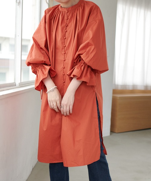 DISCOAT（ディスコート）の「ブロード多釦使いチュニックシャツ（シャツ/ブラウス・レディース・ブラック/オフホワイト/サックスブルー/ブロンズ・FREE）」の6枚目の写真