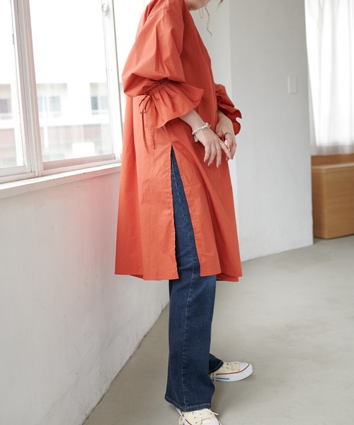 DISCOAT（ディスコート）の「ブロード多釦使いチュニックシャツ（シャツ/ブラウス・レディース・ブラック/オフホワイト/サックスブルー/ブロンズ・FREE）」の9枚目の写真