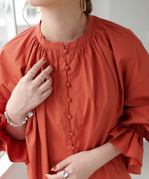 DISCOAT（ディスコート）の「ブロード多釦使いチュニックシャツ（シャツ/ブラウス・レディース・ブラック/オフホワイト/サックスブルー/ブロンズ・FREE）」の10枚目の写真