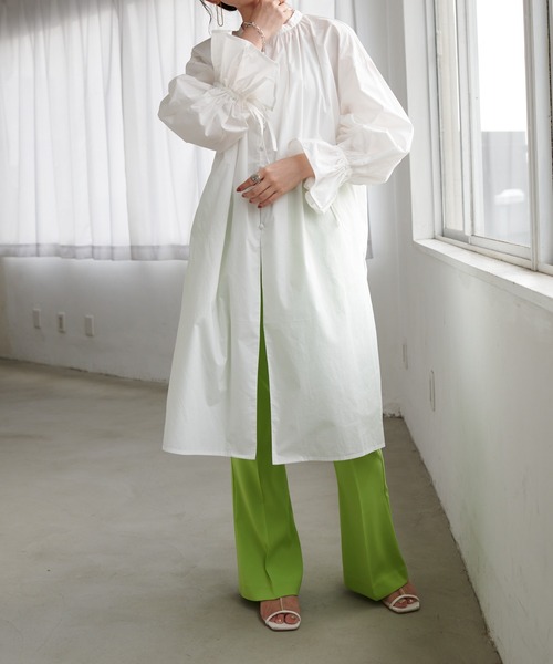 DISCOAT（ディスコート）の「ブロード多釦使いチュニックシャツ（シャツ/ブラウス・レディース・ブラック/オフホワイト/サックスブルー/ブロンズ・FREE）」の12枚目の写真