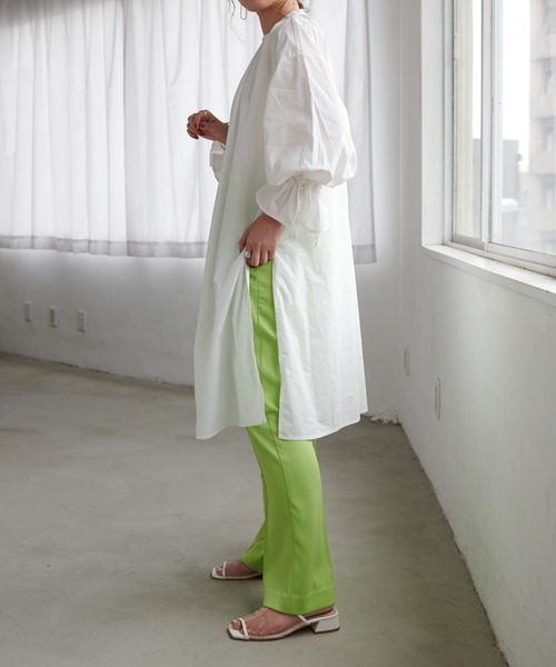 DISCOAT（ディスコート）の「ブロード多釦使いチュニックシャツ（シャツ/ブラウス・レディース・ブラック/オフホワイト/サックスブルー/ブロンズ・FREE）」の13枚目の写真