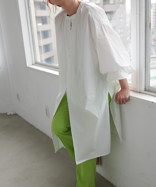 DISCOAT（ディスコート）の「ブロード多釦使いチュニックシャツ（シャツ/ブラウス・レディース・ブラック/オフホワイト/サックスブルー/ブロンズ・FREE）」の19枚目の写真