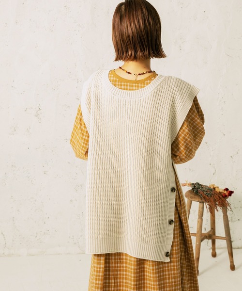 mikke（ミッケ）の「2WAYオーバーサイズニットベスト&ボリュームスリーブショート丈ボレロ（ベスト・レディース・オフホワイト/オリーブ/ブラック/ベージュ・FREE）」の7枚目の写真