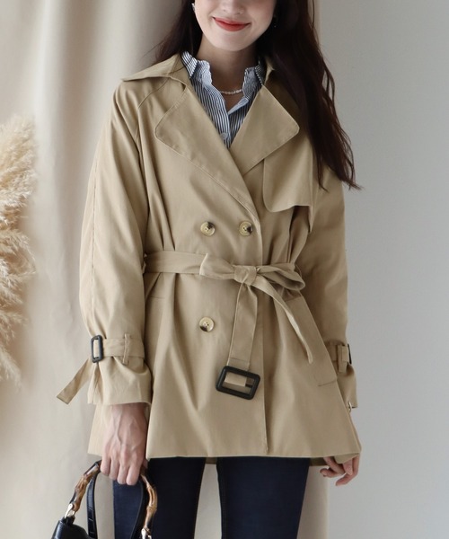 BLUEEAST（ブルーイースト）の「ショートトレンチコート（トレンチコート・レディース・ブラック/ベージュ・MEDIUM）」の2枚目の写真